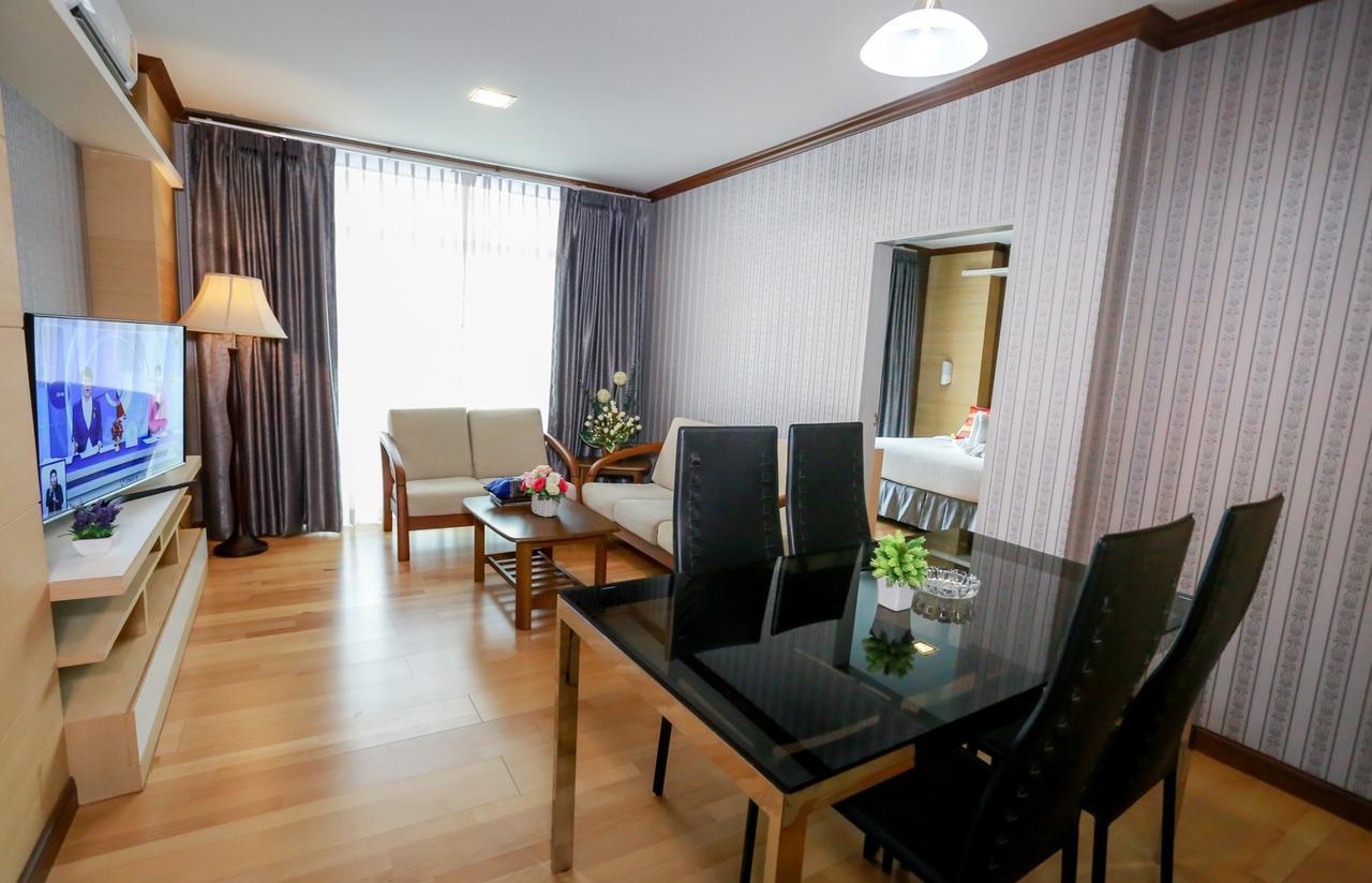 Korat Hotel Nakhon Ratchasima Bagian luar foto