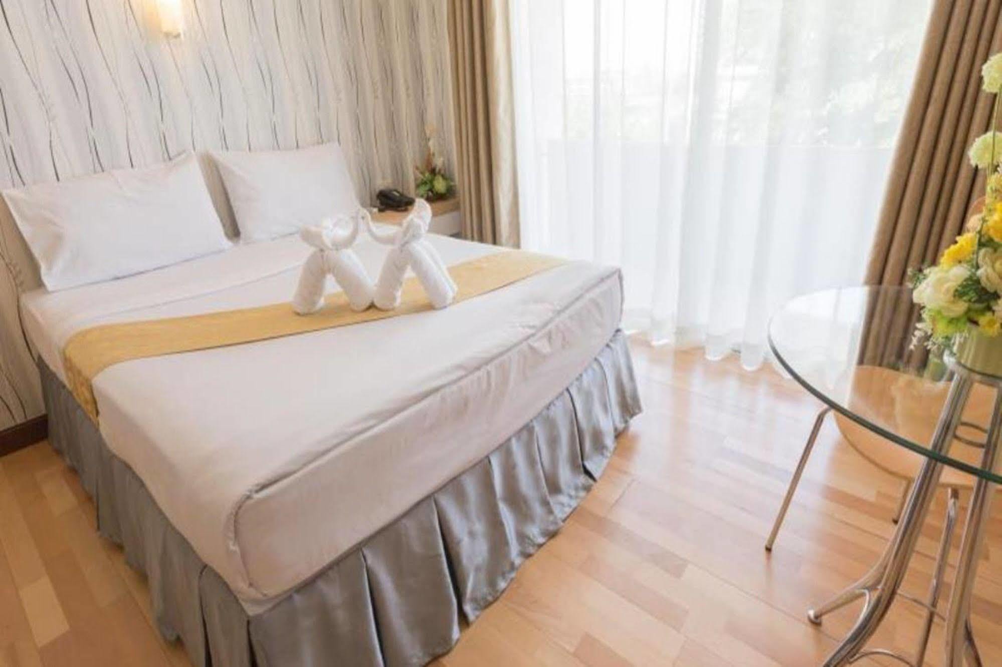 Korat Hotel Nakhon Ratchasima Bagian luar foto