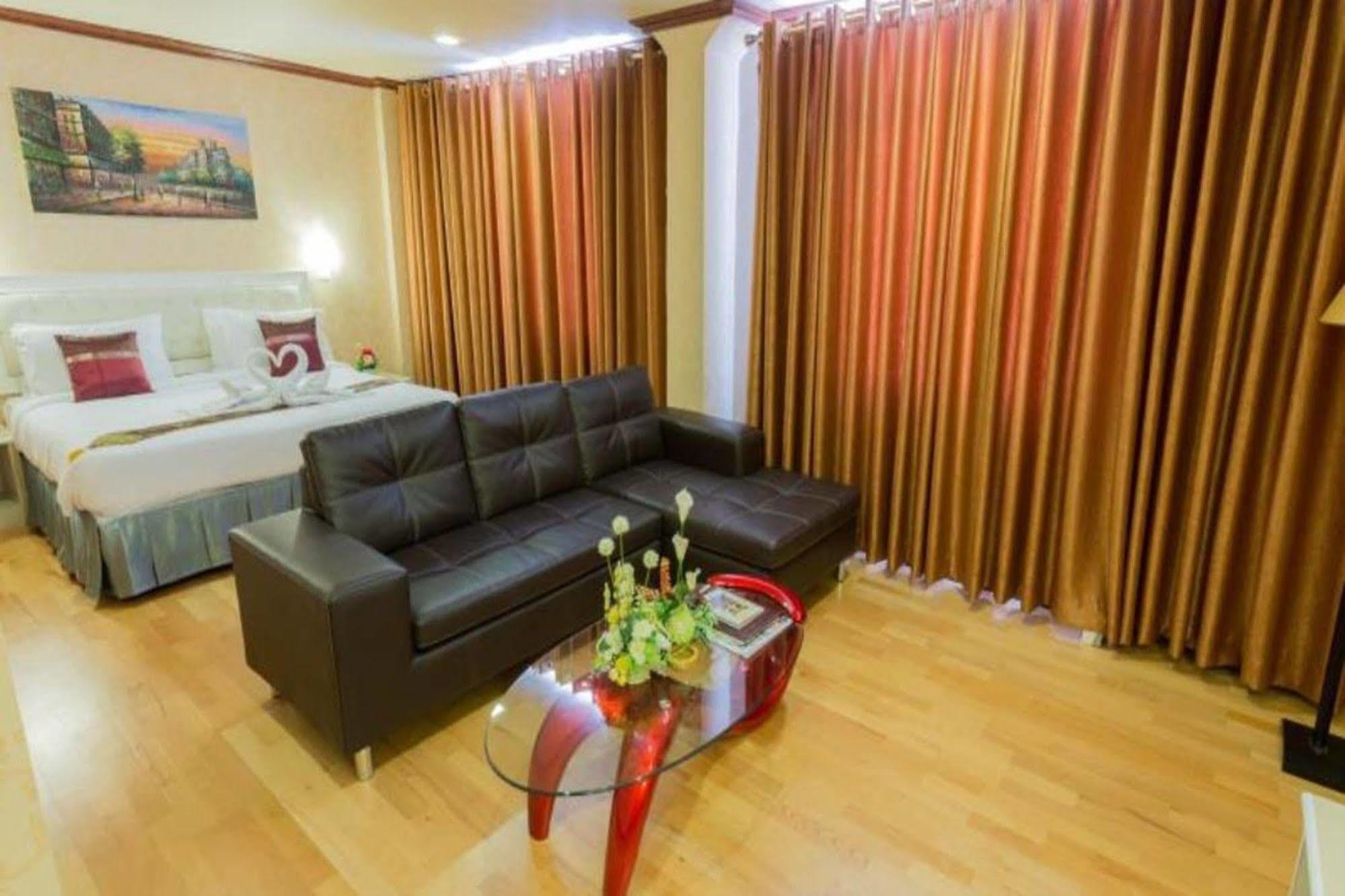 Korat Hotel Nakhon Ratchasima Bagian luar foto