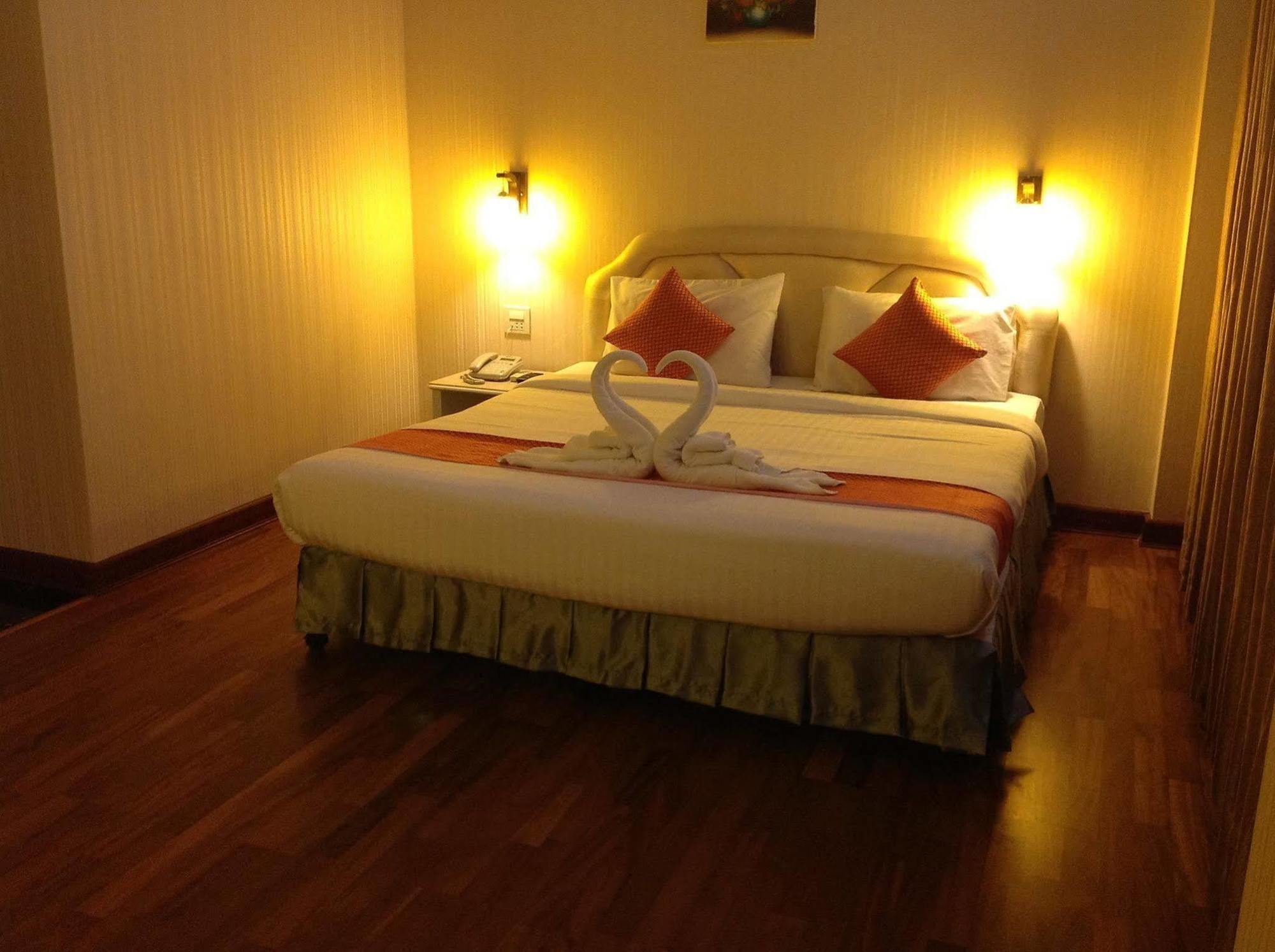 Korat Hotel Nakhon Ratchasima Bagian luar foto